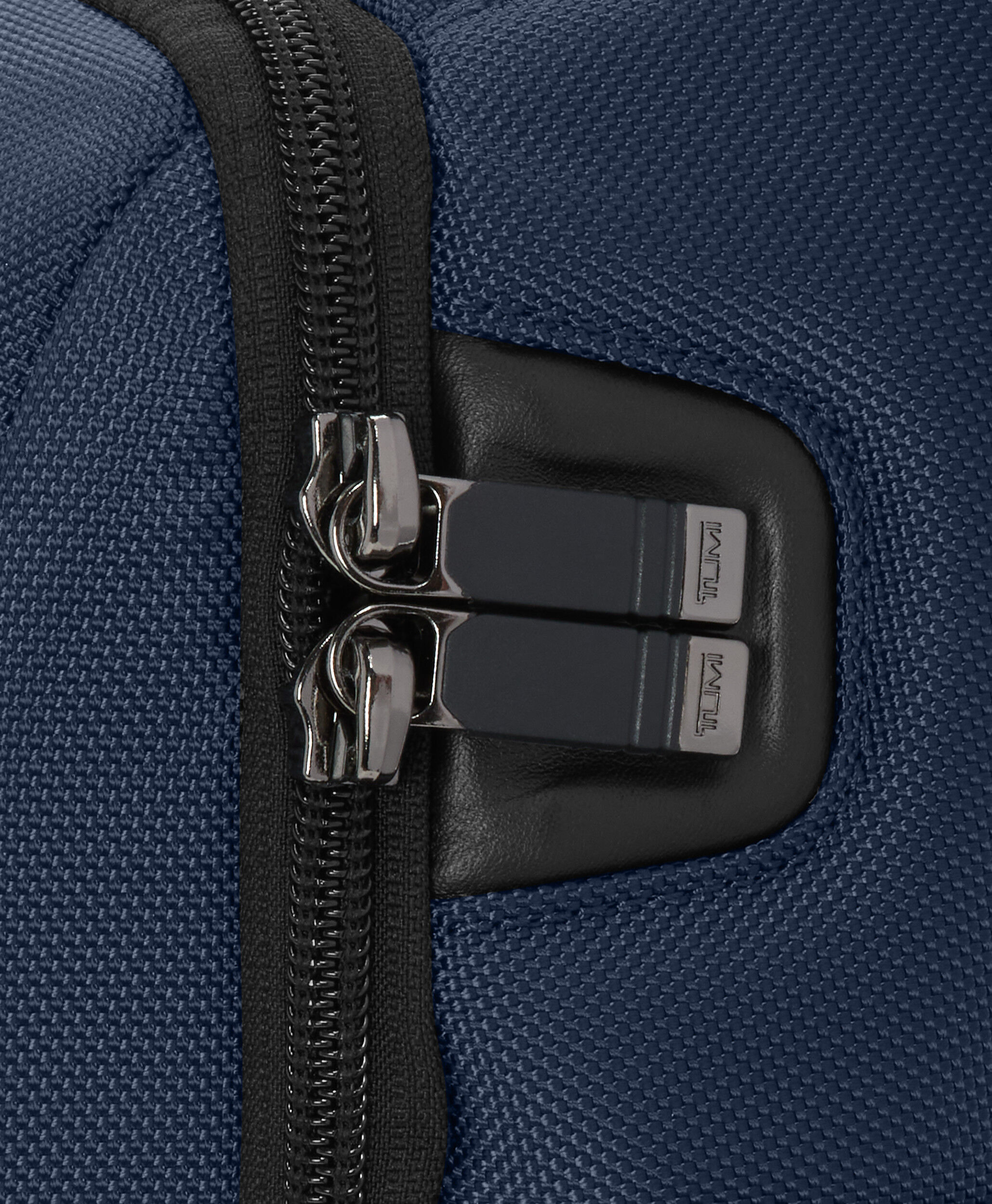 Alpha Tumi brief pack